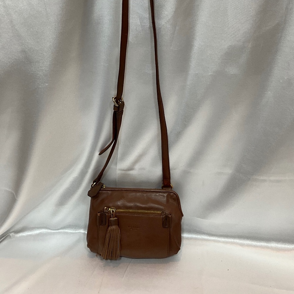 Perlina brown leather crossbody with zipper tassel    8-C5c